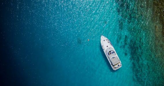 Small Yacht sailing on the great loop