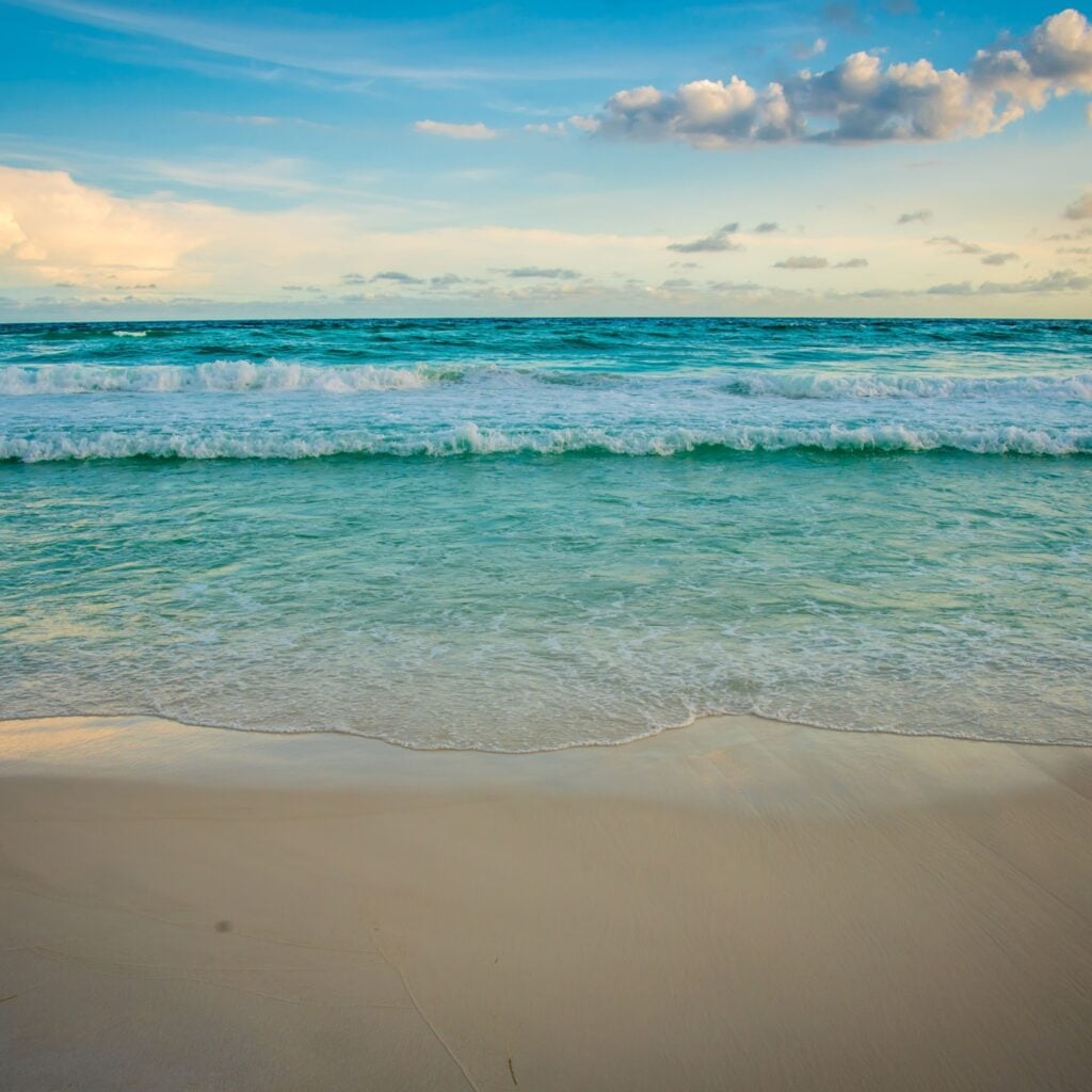 Destin Beach features white sand, emerald waters, calm surf, and fun water activities, making it a perfect Florida getaway for families and beach lovers.