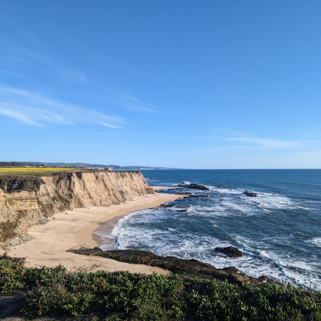Half Moon Bay coastline, Northern California coastside, Pacific Ocean cliffside view, San Francisco coastline, Pacific Ocean cliffs, view of the ocean from the cliffs along Half Moon Bay coast