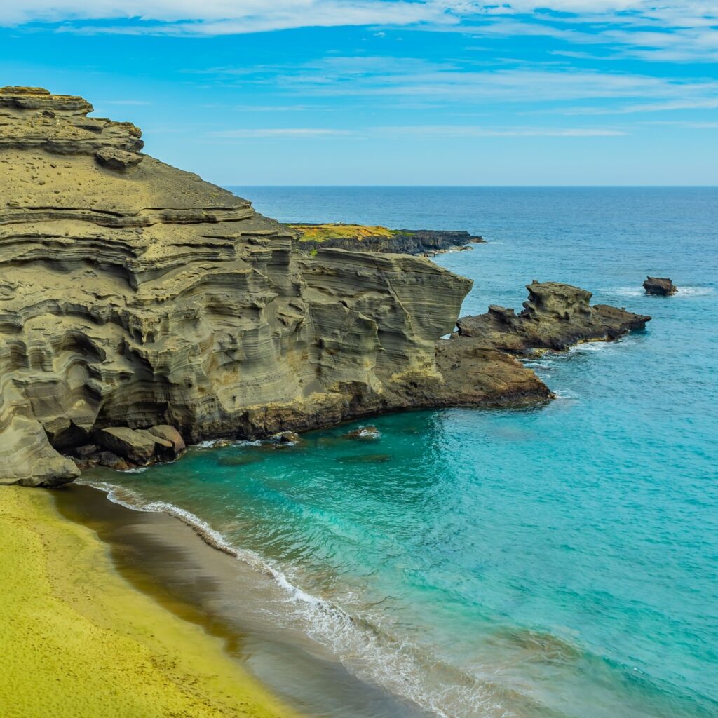 Papakōlea (Green Sand Beach) in Big Island, Hawaii